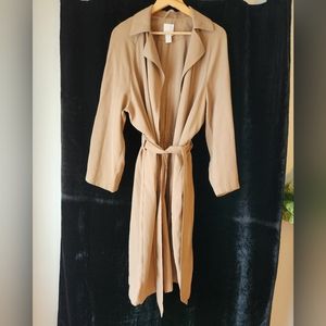 H&M beige trench coat in medium.